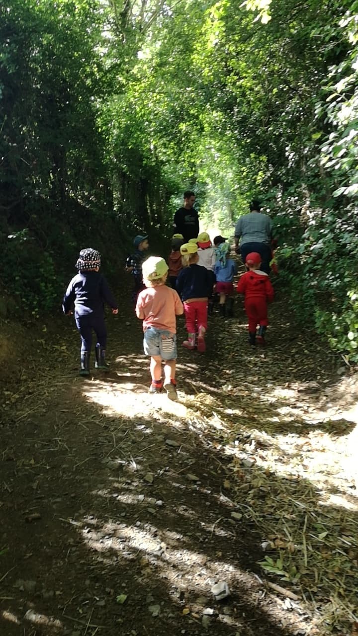 Petits, Moyens, Grands... nous marchons en découvrant des merveilles.